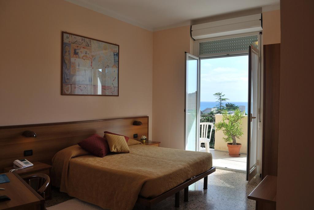 Hotel Galleano Laigueglia Rum bild